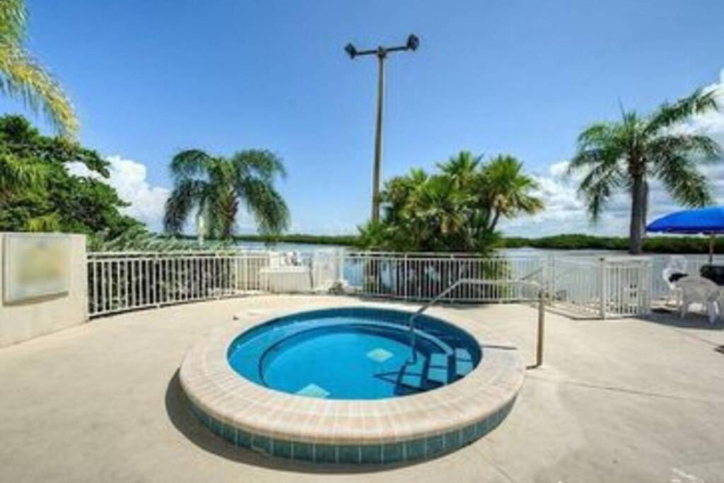 Bay View, Studio206, Beach Steps Away! Pool+Wifi Ruskin Zewnętrze zdjęcie
